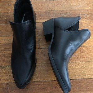 Steve Madden Women's Black Boots size 8